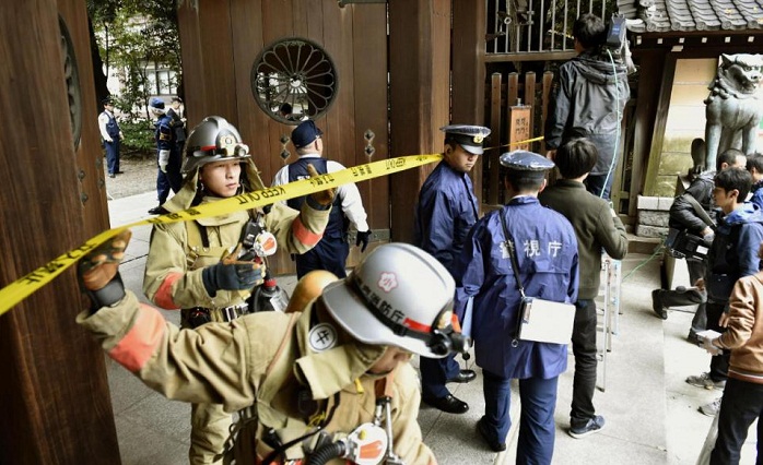 Blast at Japan`s controversial Yasukuni shrine, no injuries