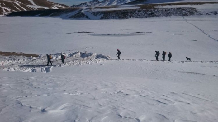 Search underway for missing mountain climbers
