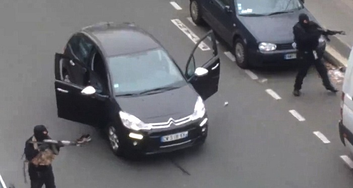 Man `held with guns at Disneyland Paris`
