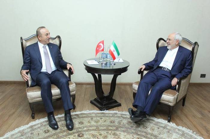 Les ministres des Affaires étrangères turc et iranien se sont entretenus à Bakou