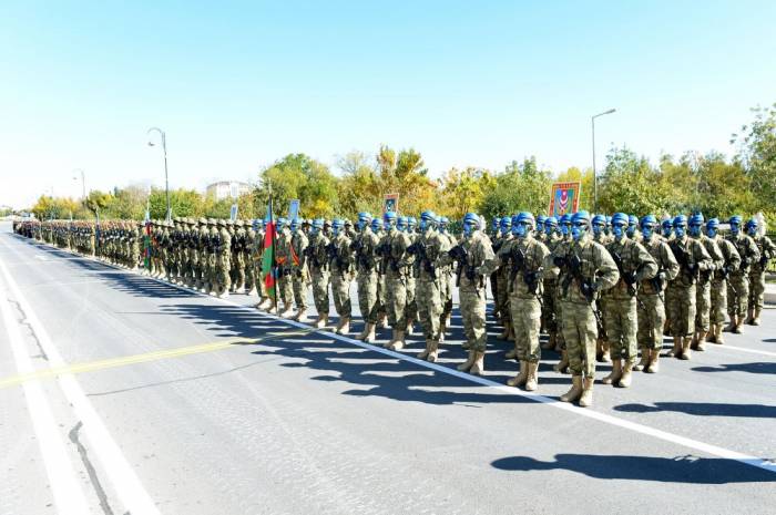 Naxçıvanda hərbi parad keçirilib -