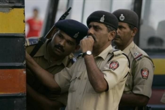 Inde: Un policier tire sur ses camarades, quatre morts