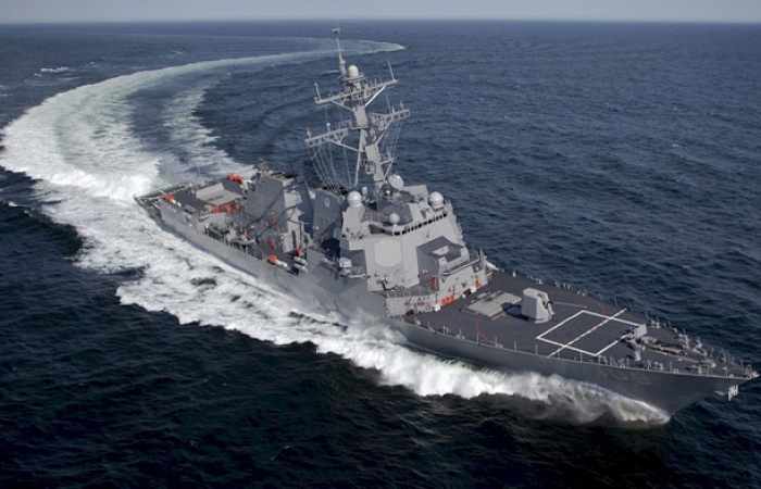 US destroyer forced to alter course after close encounter with Iranian ship