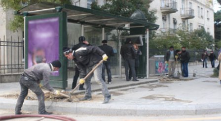 Bakıda müvəqqəti dayanacaqlar tikilir 