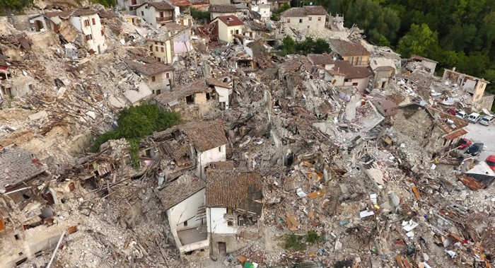 Aumentan a 290 los muertos por el terremoto en Italia