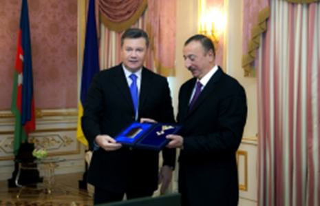 Presidents of Ukraine and Azerbaijan exchange state awards