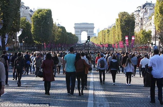 Paris `car-free` day draws crowds to Champs-Elysees - VIDEO