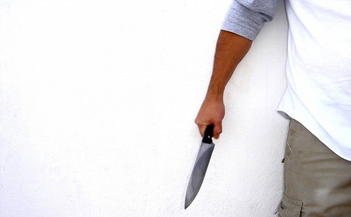 Gəncədə 17 yaşlı oğlan bıçaqlandı