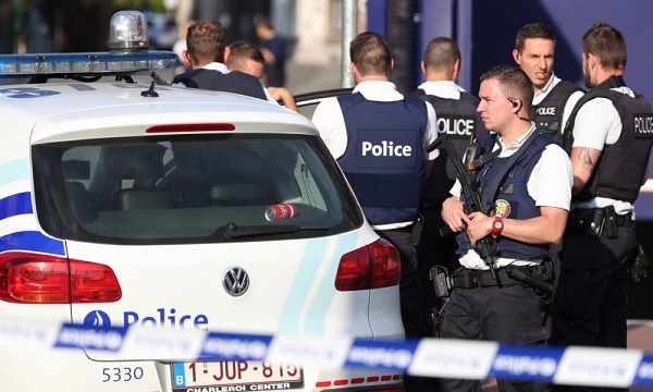 Policières attaquées en Belgique: deux inculpations