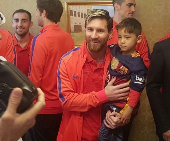 Lionel Messi rencontre son petit fan afghan
