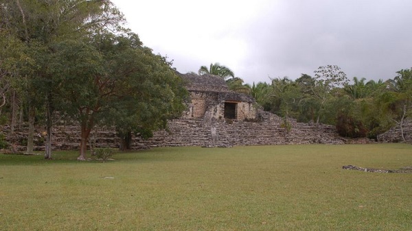 Un adolescent canadien découvre les traces d`une grande cité maya