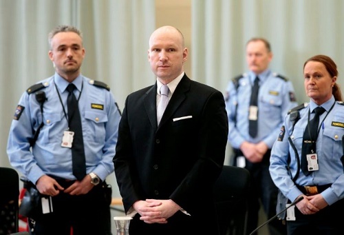 Breivik demande la condamnation de l`État pour traitement "inhumain"