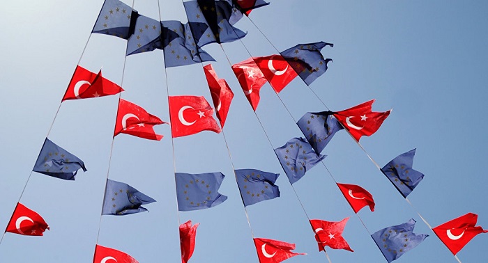 Trotz Problemen: EU-Kommission bereit zu Visafreiheit mit Ankara - BBC 