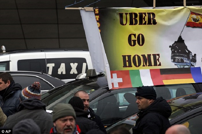 Spain: Taxi drivers protest over Uber competition - VIDEO