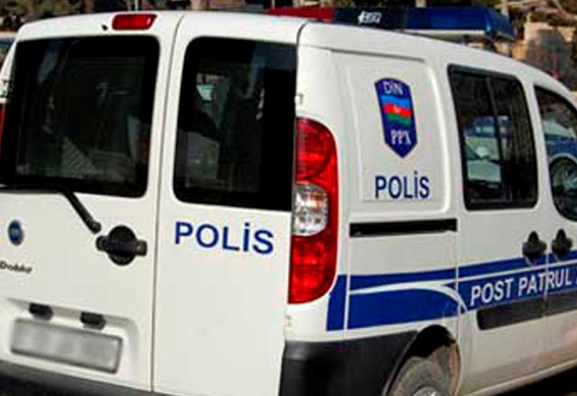 Polis avtomobilini vurub qaçanlardan saxta nömrələr tapıldı