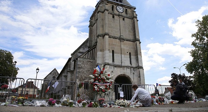 Terrorangriff auf Kirche in Nordfrankreich: Attentäter ist tot, sein Messenger nicht