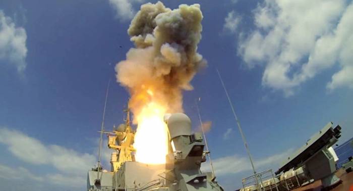 Russische Fregatten und U-Boot feuern sechs Kalibr-Raketen auf IS-Objekte in Syrien