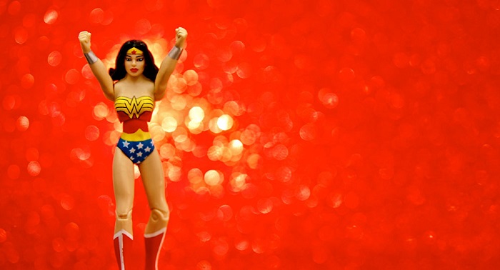 Wonder Woman: Heiße Brünette mit knappem Höschen wird UN-Frauenbotschafterin 