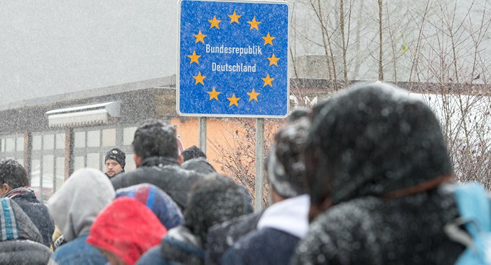 Sozialbetrug und Terror: Entwicklungsminister will Neukontrolle aller Flüchtlinge