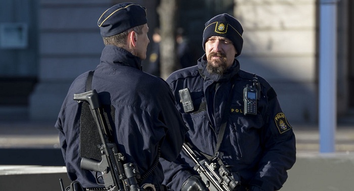 Doch „Migrantenvorfall“: Stockholmer Polizei eröffnet Feuer auf Protestler - VIDEO