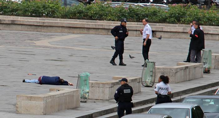 Hammer-Angriff auf Polizisten in Paris