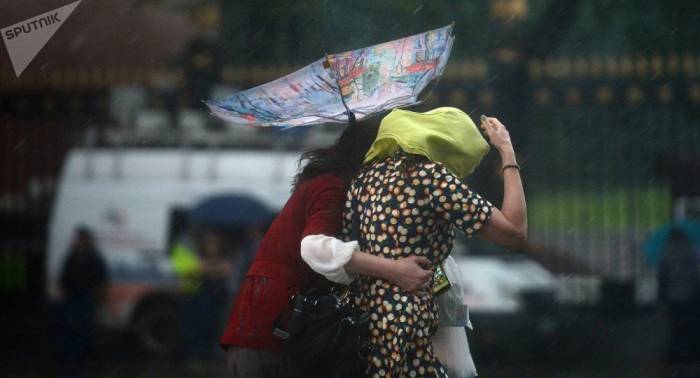 Moskau vs. Berlin: Wie zwei Hauptstädte gegen Unwetter kämpften