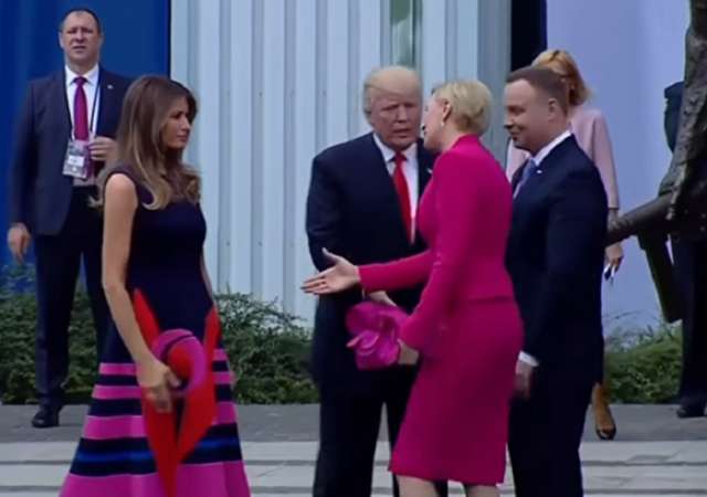 Trump in Polen eiskalt abserviert: Dudas Gattin verweigert Donald die Hand