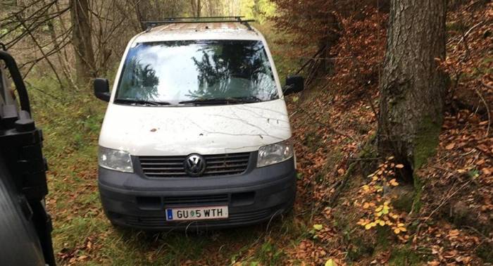 Fahndung nach Besitzer von VW-Bus mit "Heil Hiltler"-Aufschrift