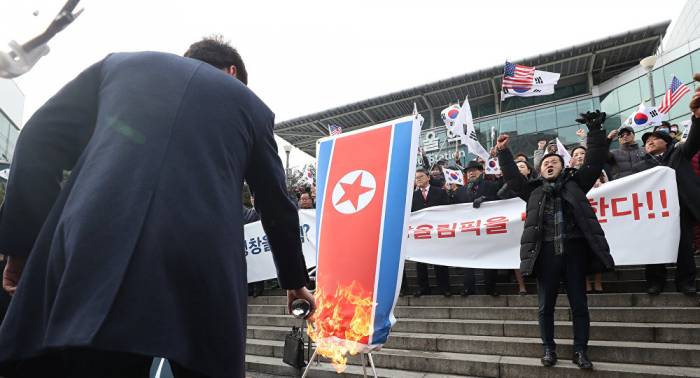 „Olympia wird Olympia von Kim Jong-un“: Südkoreaner protestieren gegen Nordkoreaner