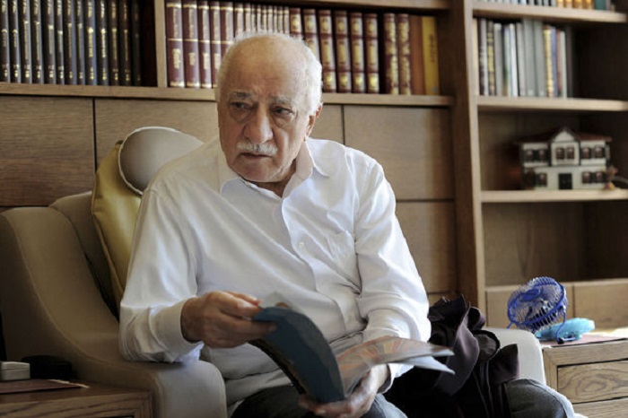 Turquie: Le prédicateur Gülen nie et soupçonne Erdogan