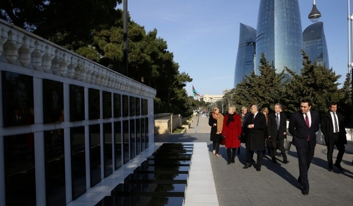 Swedish FM pays respect to Azerbaijani martyrs