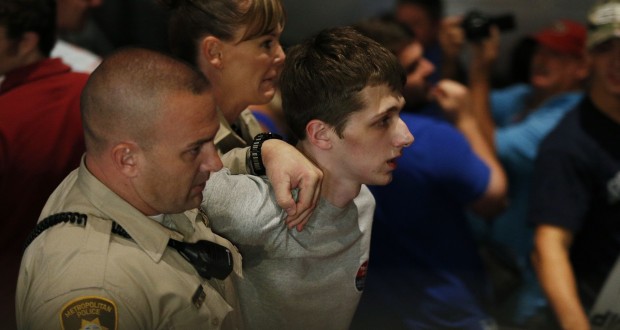 Un jeune de 19 ans arrêté pour avoir voulu tuer Trump