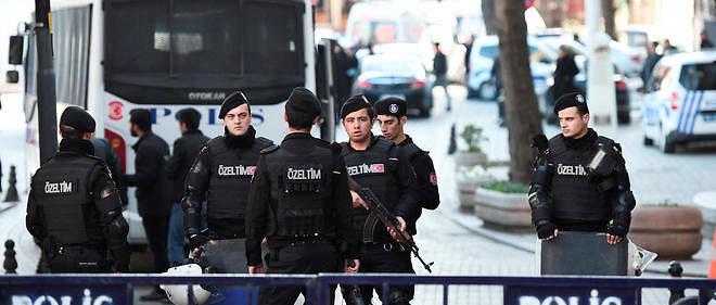 Attentat suicide en Turquie : 12 arrestations, la police tente d`identifier la kamikaze