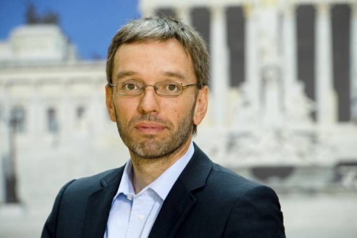 Autriche: le ministre de l'Intérieur réprimandé par sa cousine