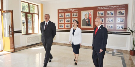 Prezident liseyə baş çəkdi - FOTOLAR