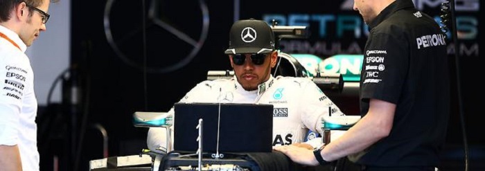 Hamilton rast in Monaco auf Platz eins