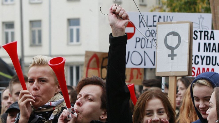 Rejet du parlement polonais de la loi anti-avortement