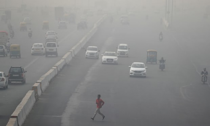 Delhi's smog-fighting helicopters can't fly – because of smog