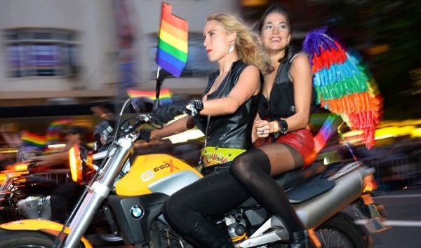 Le défilé homosexuel rassemble 300.000 personnes à Sydney