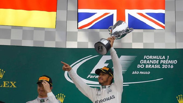 Hamilton gewinnt Chaos-Rennen vor Rosberg
