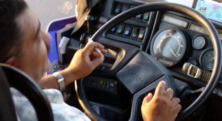 Siqaret çəkən avtobus sürücüləri cərimələndi