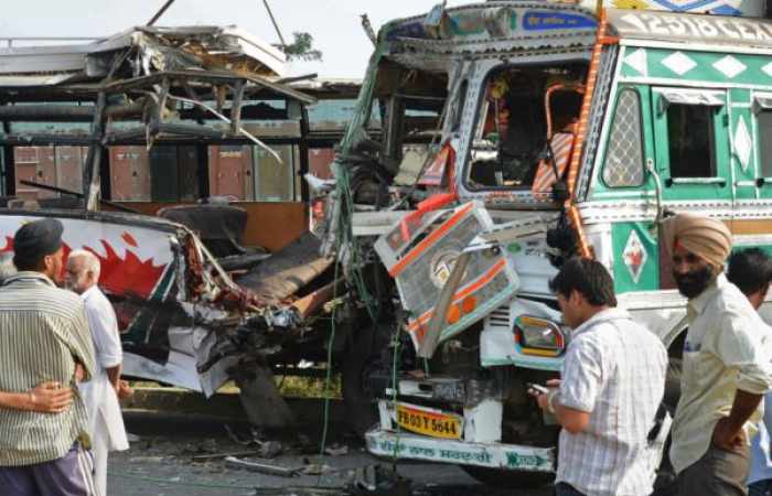 Au moins 44 morts dans un accident de bus en Inde