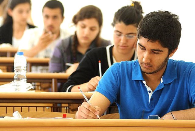 Pullu oxuyan tələbələrdən kimlər təqaüd alacaq? 