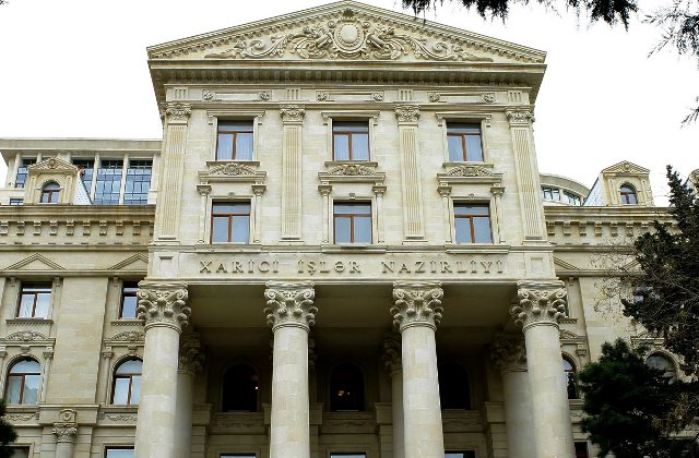 XİN Fransa və Böyük Britaniyaya etiraz etdi