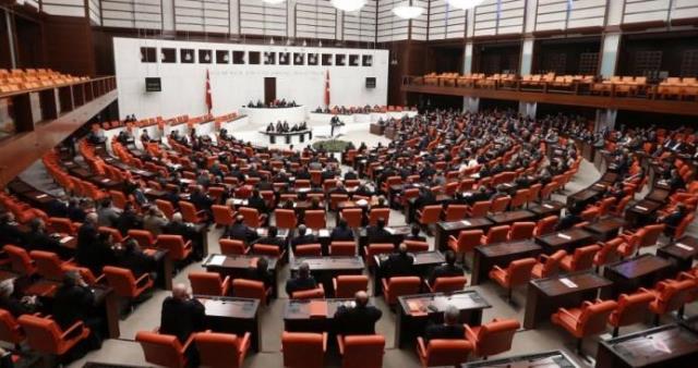 Parlament Davudoğlu hökumətinə etimad göstərdi