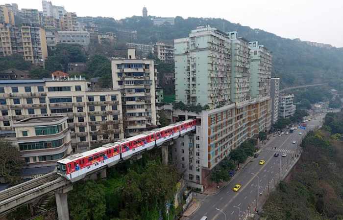 Train passes through residential building in Chongqing, SW China - NO COMMENT