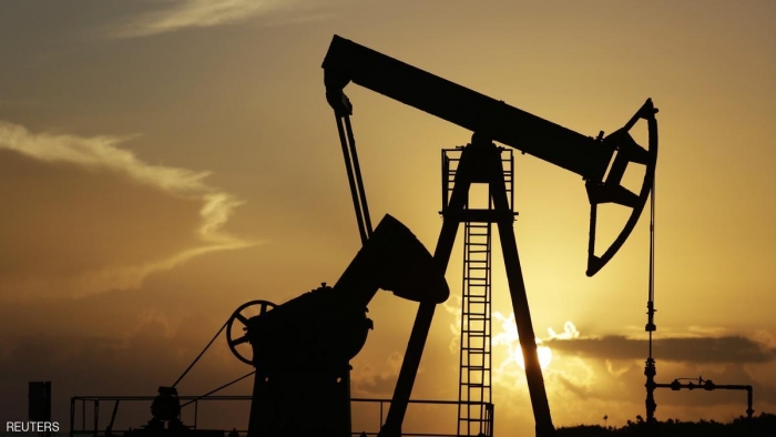 النفط يحافظ على مكاسبه.. والسوق تستعيد توازنها
