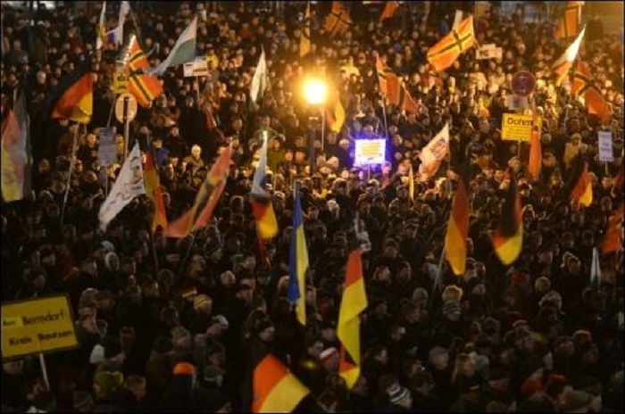 Kameramann bei Pegida-Demo durch Schläge verletzt