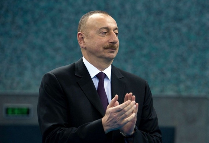 Ilham Aliyev awards winners in freestyle wrestling at Baku 2017 
