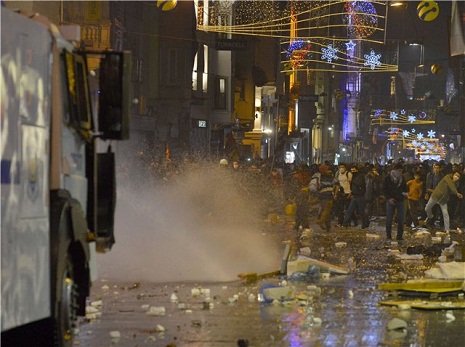 İstanbulda toqquşmalar davam edir FOTOLAR